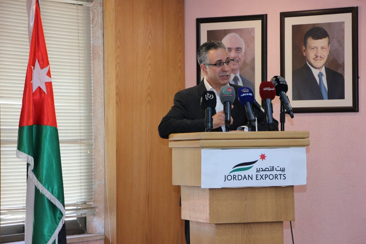 وزير الصناعة والتجارة والتموين يعرب القضاة